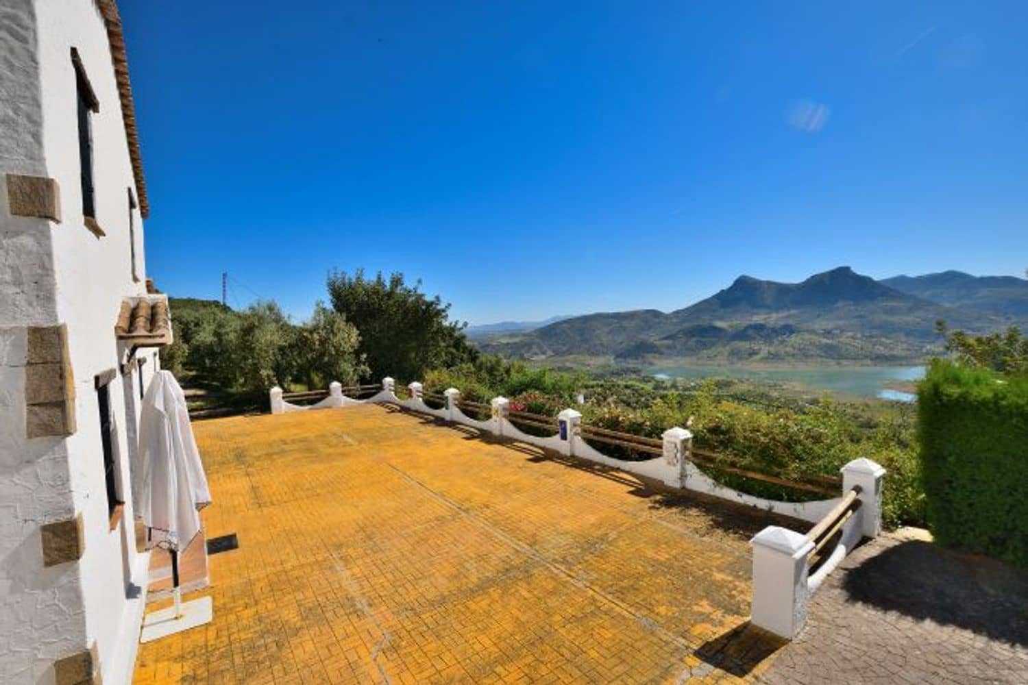 5 soveværelse Finca/Landehus til salg i Zahara de la Sierra med swimmingpool garage - € 470.000 (Ref: 9016743)