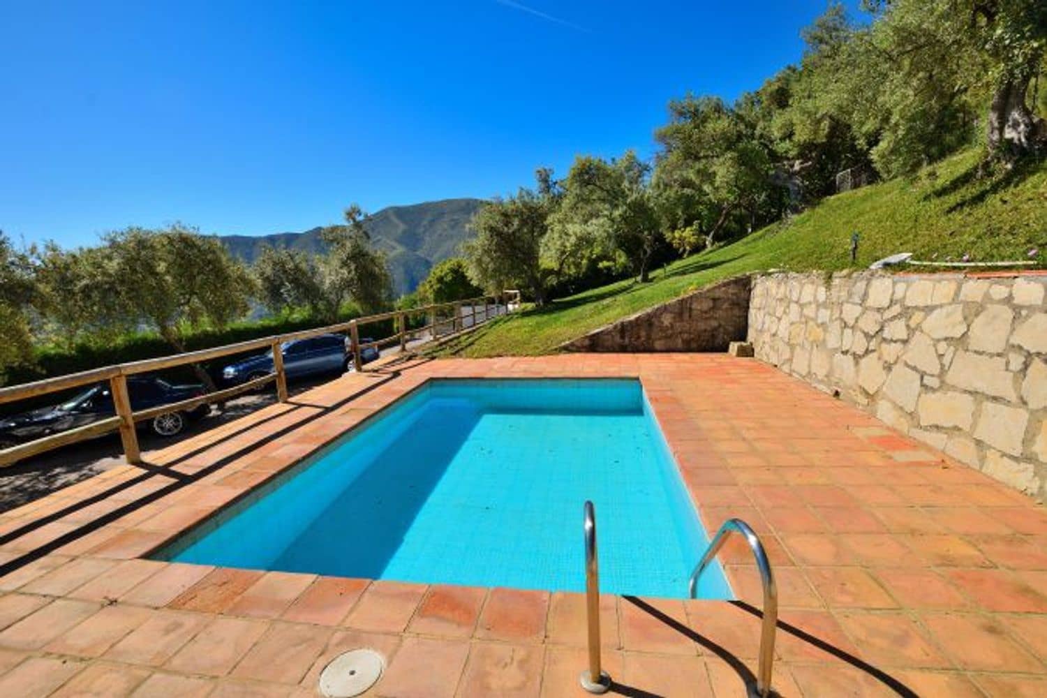 5 soveværelse Finca/Landehus til salg i Zahara de la Sierra med swimmingpool garage - € 470.000 (Ref: 9016743)
