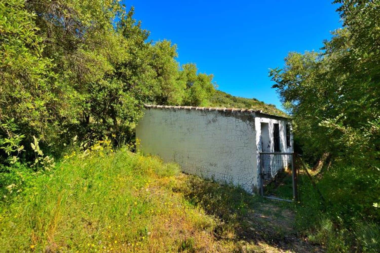 5 soveværelse Finca/Landehus til salg i Zahara de la Sierra med swimmingpool garage - € 470.000 (Ref: 9016743)