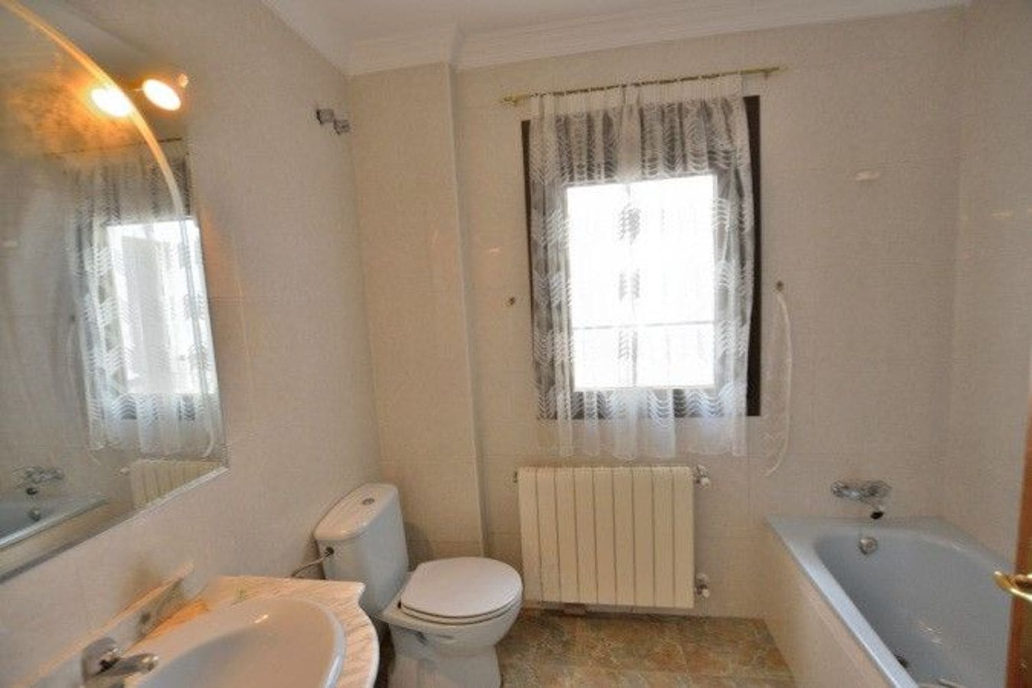 Byhus til salg i Montejaque - € 220.000 (Ref: 9022891)