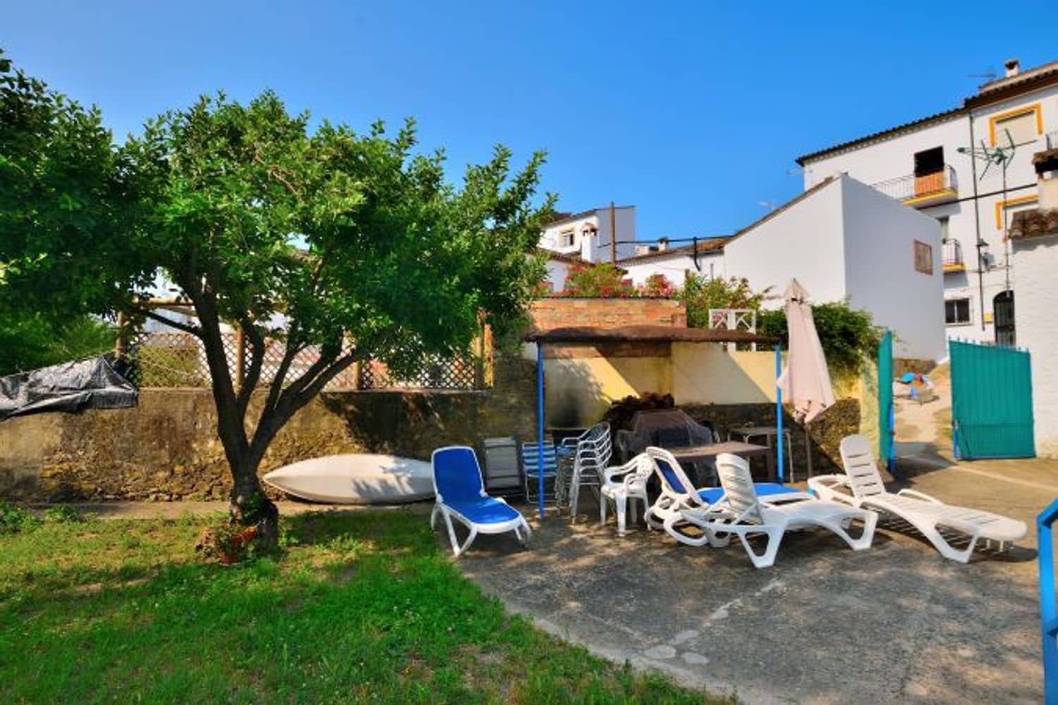 2 soveværelse Finca/Landehus til salg i Cortes de la Frontera med swimmingpool garage - € 92.000 (Ref: 9072946)