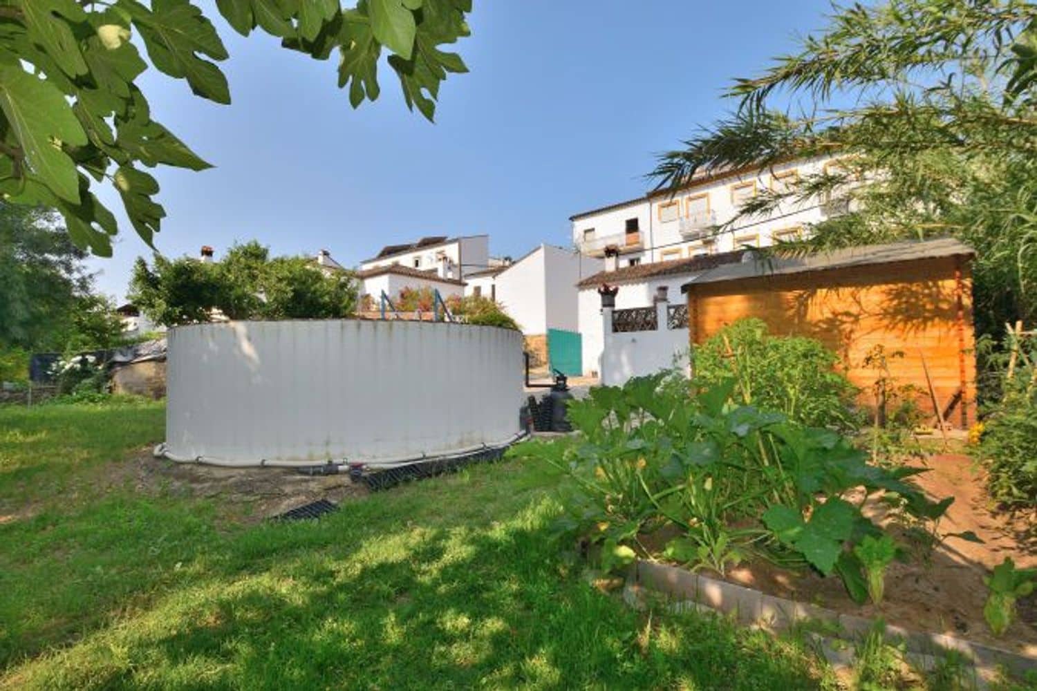 2 soveværelse Finca/Landehus til salg i Cortes de la Frontera med swimmingpool garage - € 92.000 (Ref: 9072946)