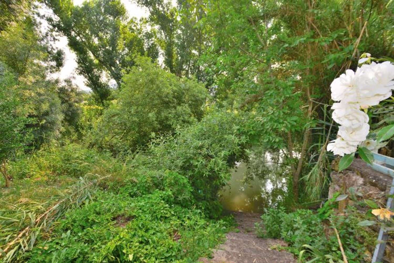 2 soveværelse Finca/Landehus til salg i Cortes de la Frontera med swimmingpool garage - € 92.000 (Ref: 9072946)