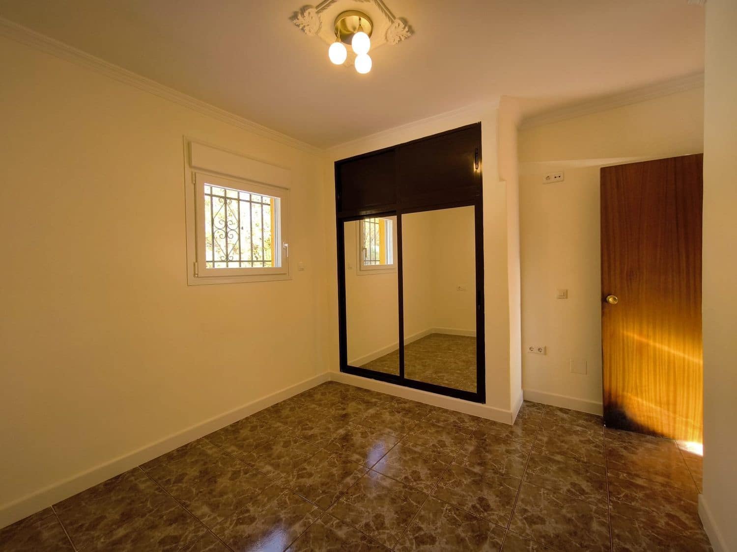 2 bedroom Finca/Country House for sale in Arriate with pool garage - € 350,000 (Ref: 9072947)