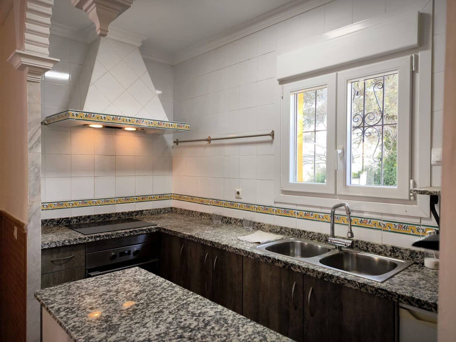 2 bedroom Finca/Country House for sale in Arriate with pool garage - € 350,000 (Ref: 9072947)