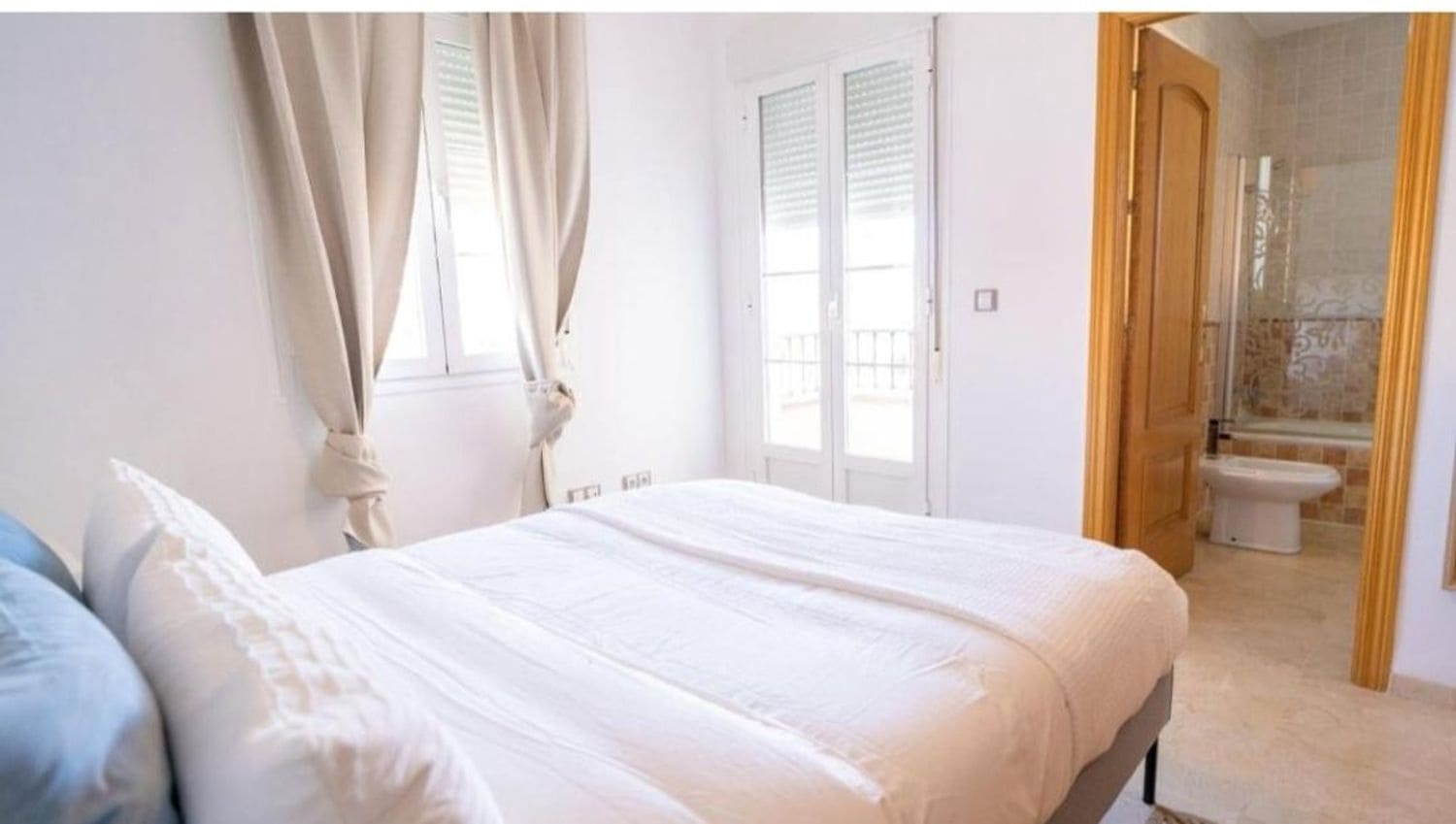 3 bedroom Townhouse for rent in Ronda with pool garage - € 900 (Ref: 9074654)