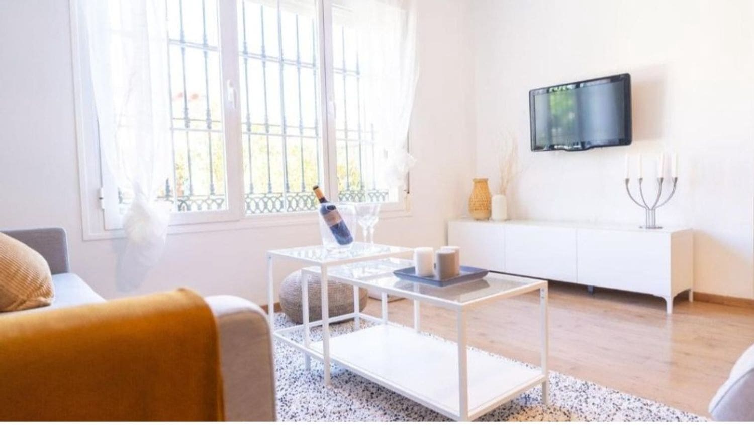 3 bedroom Townhouse for rent in Ronda with pool garage - € 900 (Ref: 9074654)