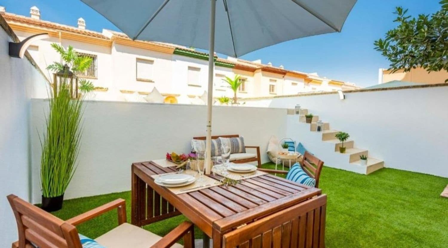 3 bedroom Townhouse for rent in Ronda with pool garage - € 900 (Ref: 9074654)