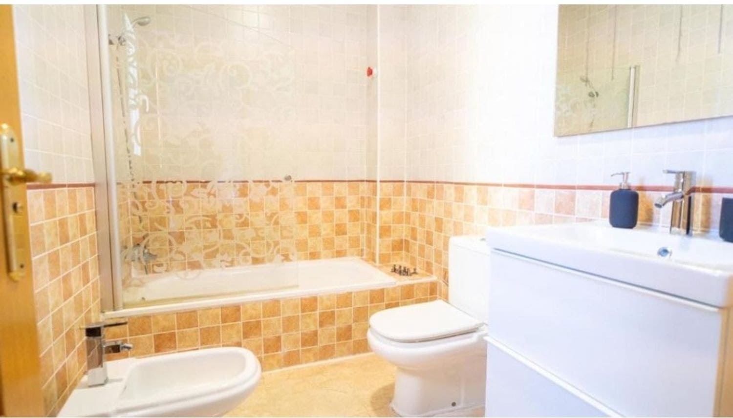 3 bedroom Townhouse for rent in Ronda with pool garage - € 900 (Ref: 9074654)