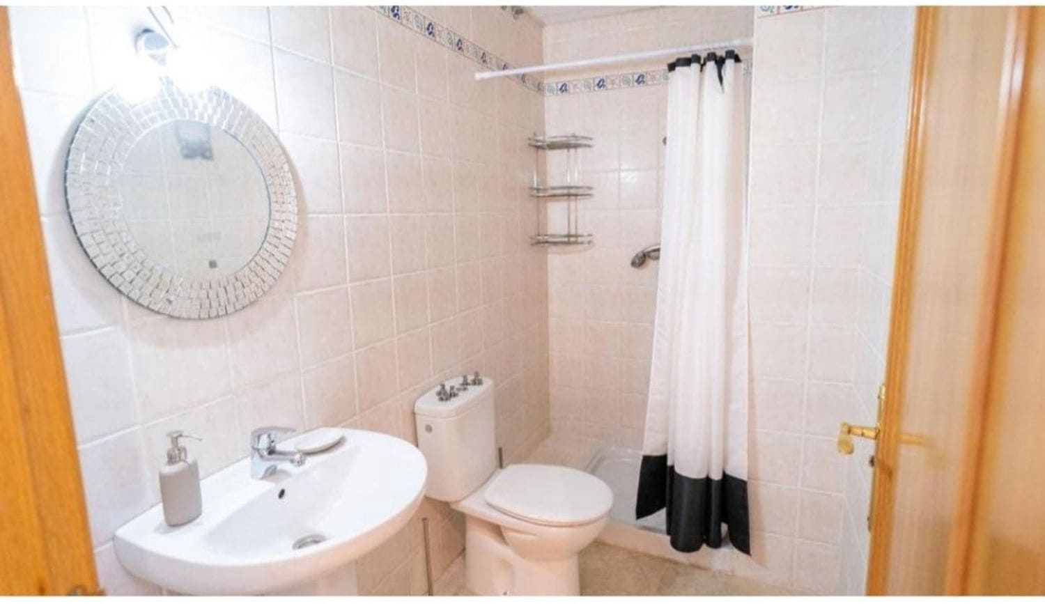 3 bedroom Townhouse for rent in Ronda with pool garage - € 900 (Ref: 9074654)