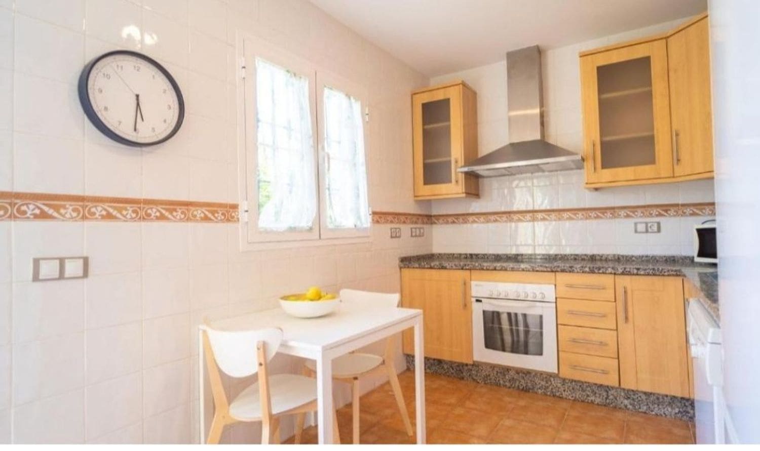 3 bedroom Townhouse for rent in Ronda with pool garage - € 900 (Ref: 9074654)