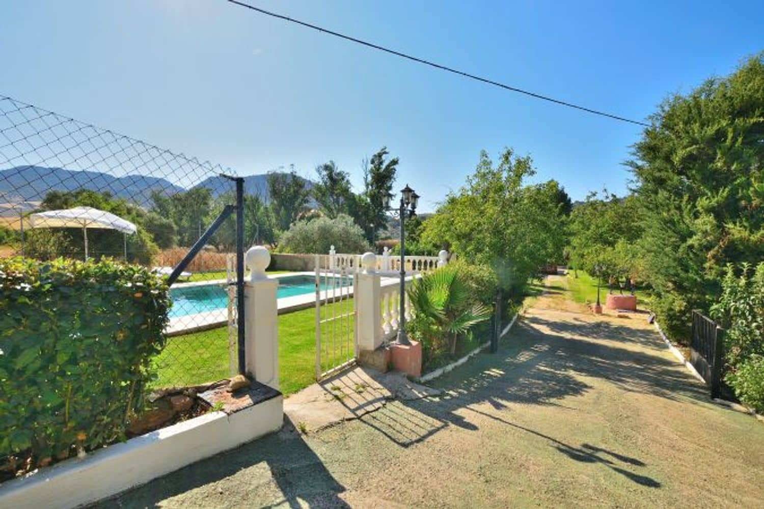 3 soveværelse Finca/Landehus til salg i Benaojan med swimmingpool garage - € 230.000 (Ref: 9101871)