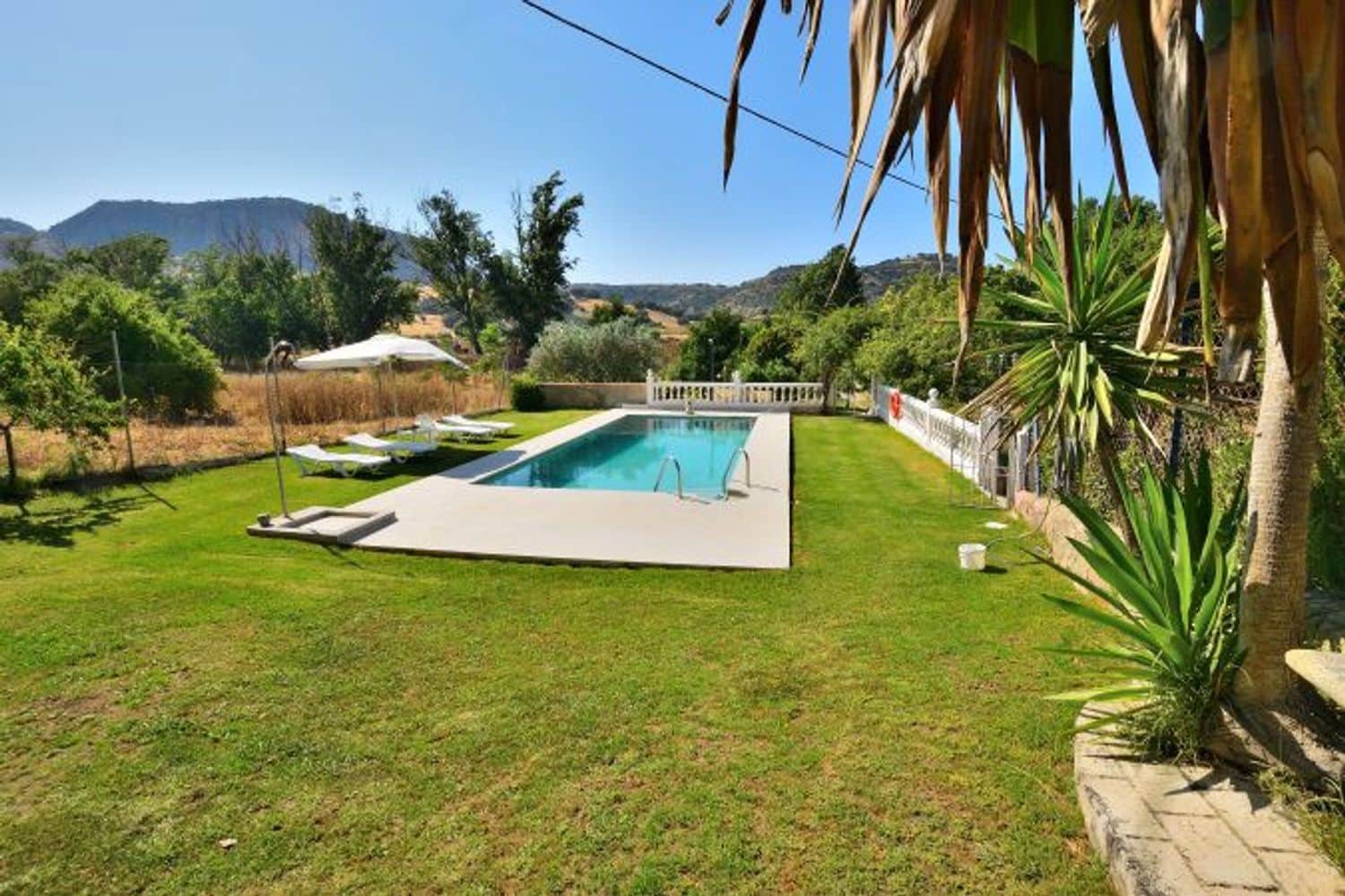 3 soveværelse Finca/Landehus til salg i Benaojan med swimmingpool garage - € 230.000 (Ref: 9101871)