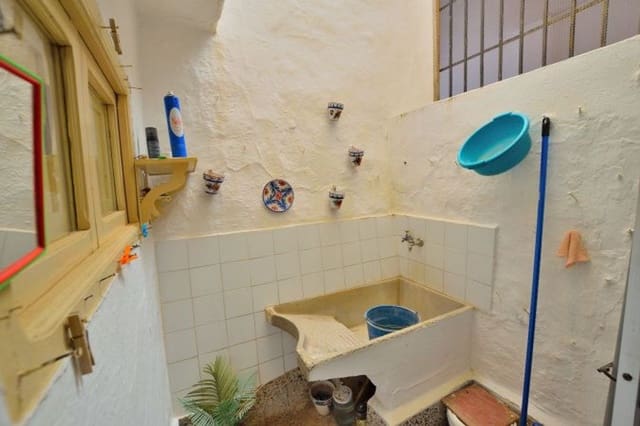 3 makuuhuone Omakotitalo myytävänä paikassa Arriate mukana 
autotalli - 135 000 € (Ref: 9101872)