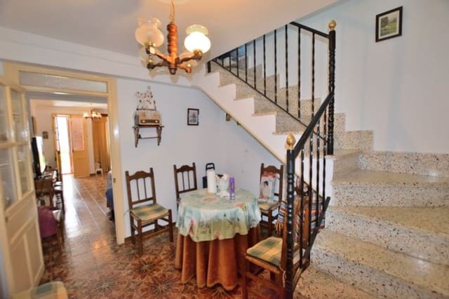 3 makuuhuone Omakotitalo myytävänä paikassa Arriate mukana 
autotalli - 135 000 € (Ref: 9101872)