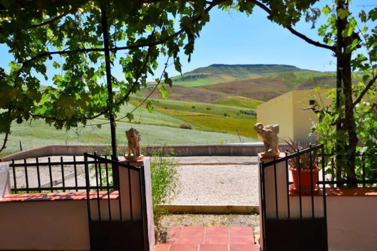 3 slaapkamer Finca/Landhuis te koop in Montecorto met garage - € 280.000 (Ref: 9111764)