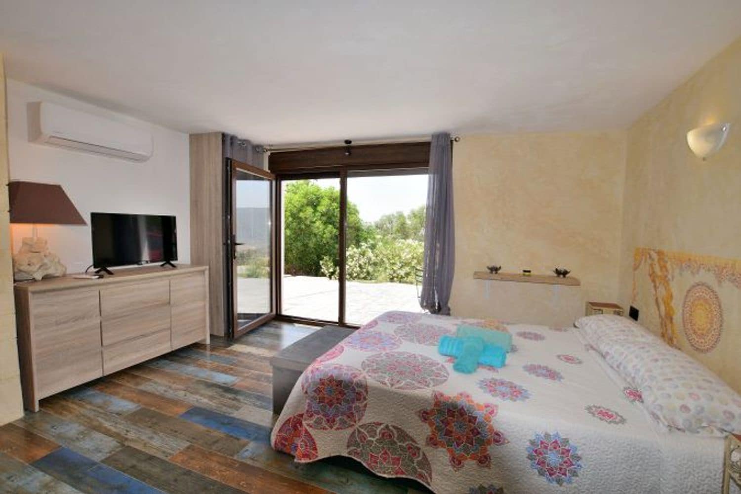 4 soveværelse Finca/Landehus til salg i El Gastor med swimmingpool garage - € 295.000 (Ref: 9111765)