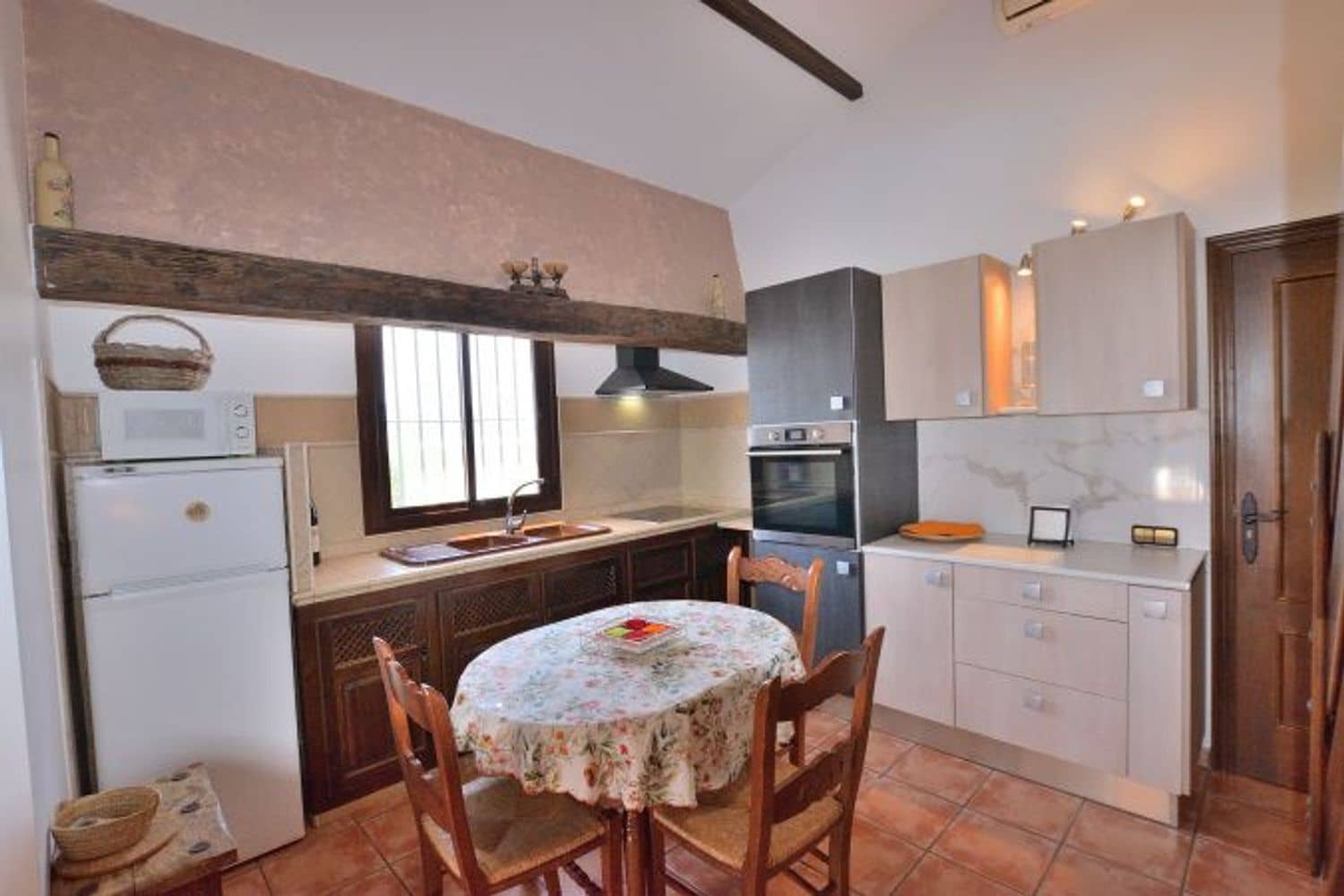 4 soveværelse Finca/Landehus til salg i El Gastor med swimmingpool garage - € 295.000 (Ref: 9111765)