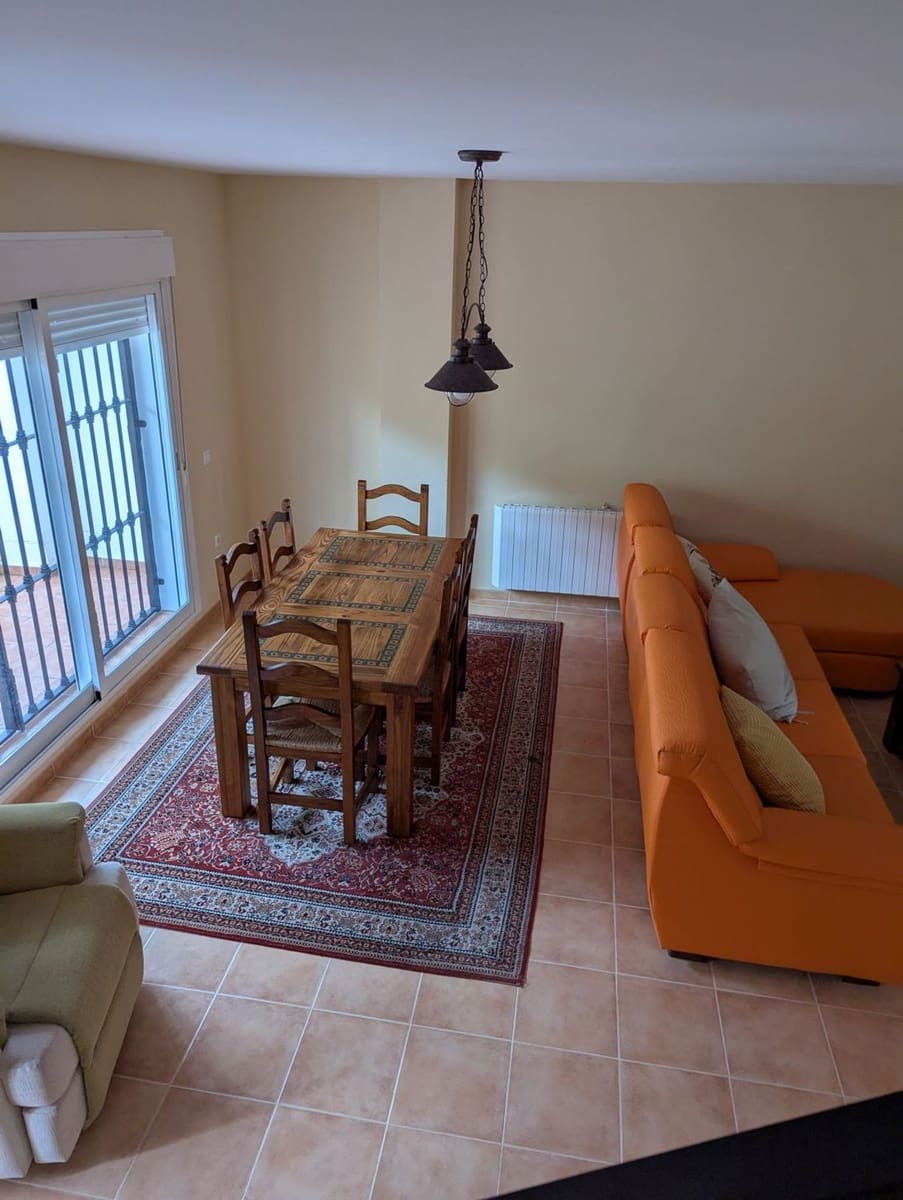 5 soveværelse Byhus til salg i Benaojan med swimmingpool garage - € 199.500 (Ref: 9145216)