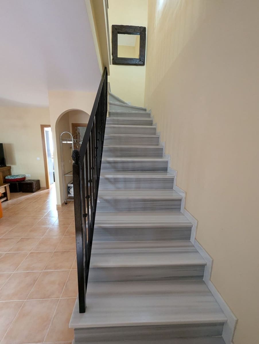 5 soveværelse Byhus til salg i Benaojan med swimmingpool garage - € 199.500 (Ref: 9145216)