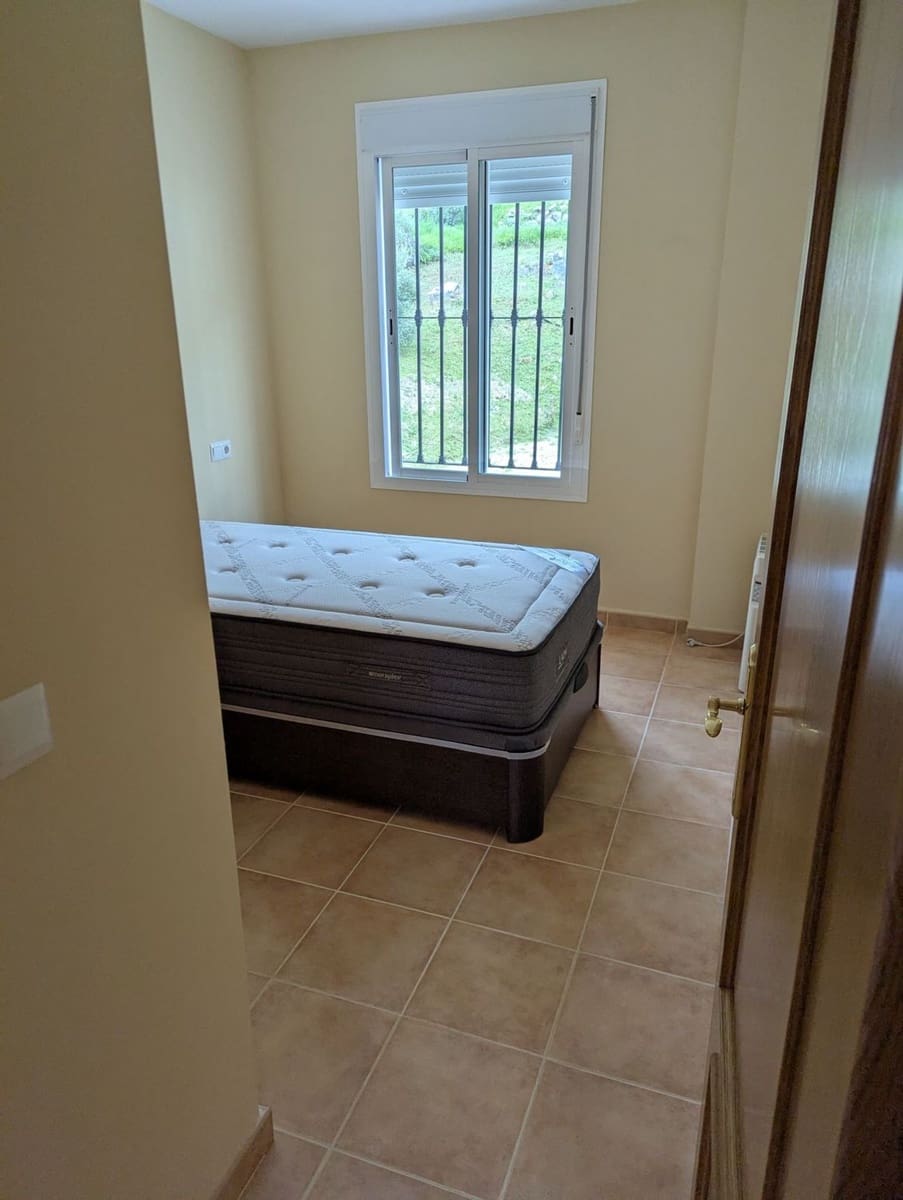 5 soveværelse Byhus til salg i Benaojan med swimmingpool garage - € 199.500 (Ref: 9145216)