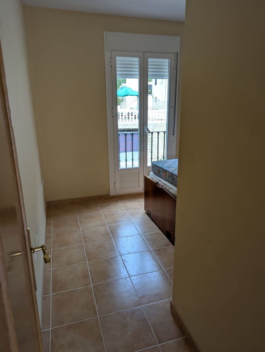 5 soveværelse Byhus til salg i Benaojan med swimmingpool garage - € 199.500 (Ref: 9145216)