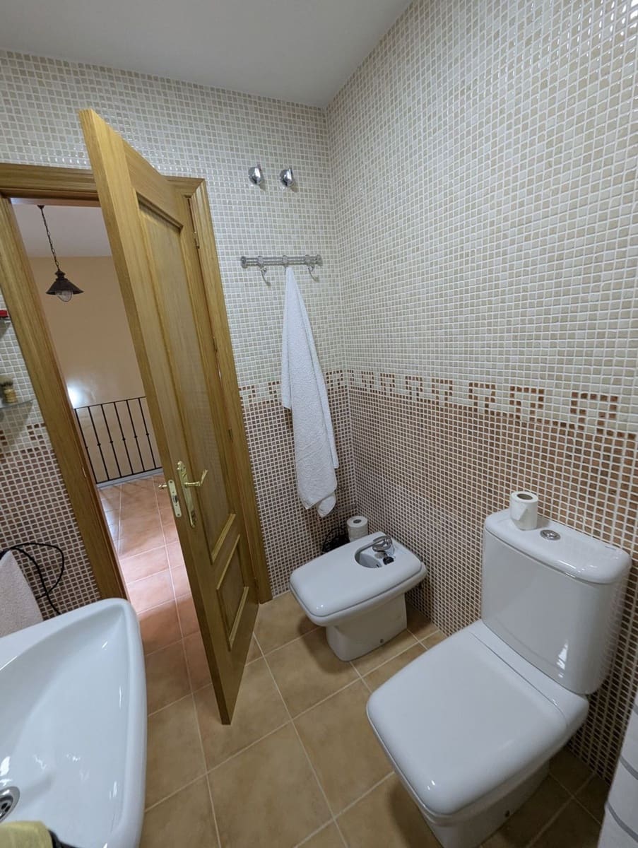 5 soveværelse Byhus til salg i Benaojan med swimmingpool garage - € 199.500 (Ref: 9145216)