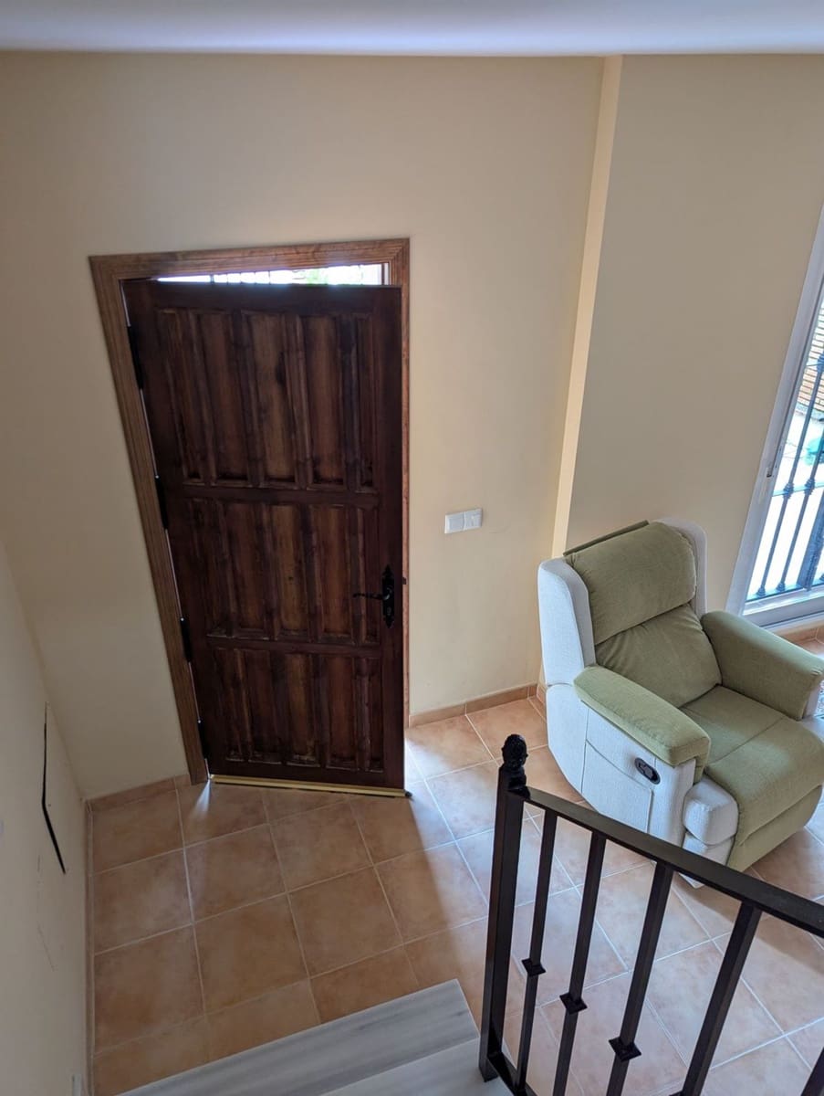 5 soveværelse Byhus til salg i Benaojan med swimmingpool garage - € 199.500 (Ref: 9145216)