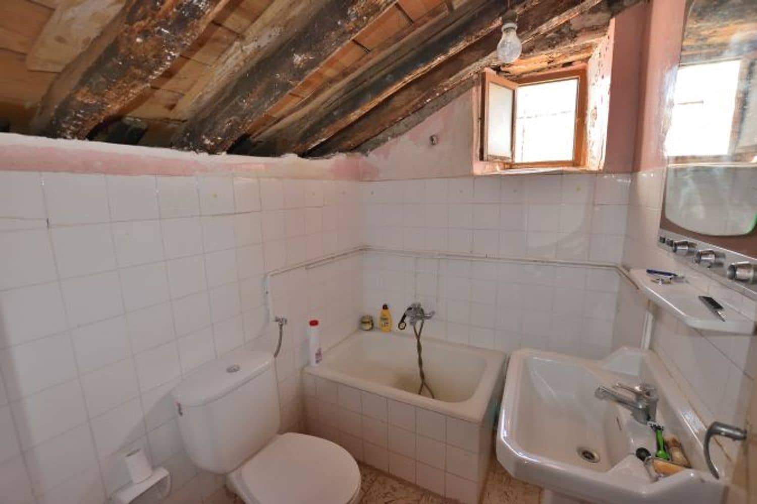 3 soveværelse Byhus til salg i Cartajima med garage - € 49.000 (Ref: 9202100)