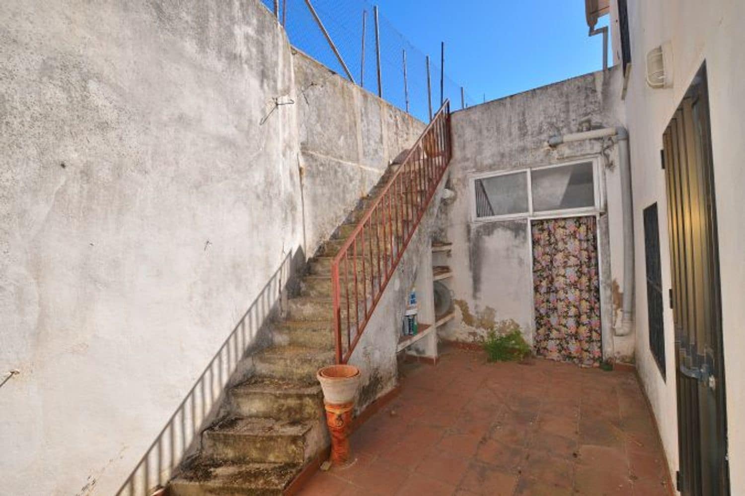 4 soveværelse Byhus til salg i Farajan med garage - € 79.000 (Ref: 9202101)