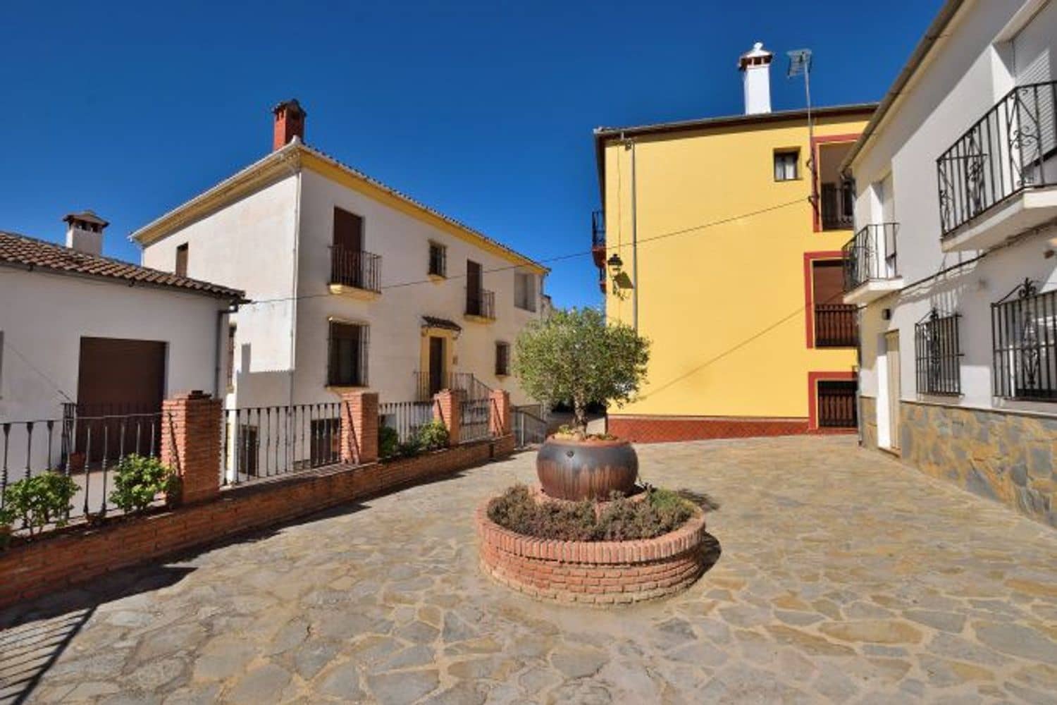 4 soveværelse Byhus til salg i Farajan med garage - € 79.000 (Ref: 9202101)