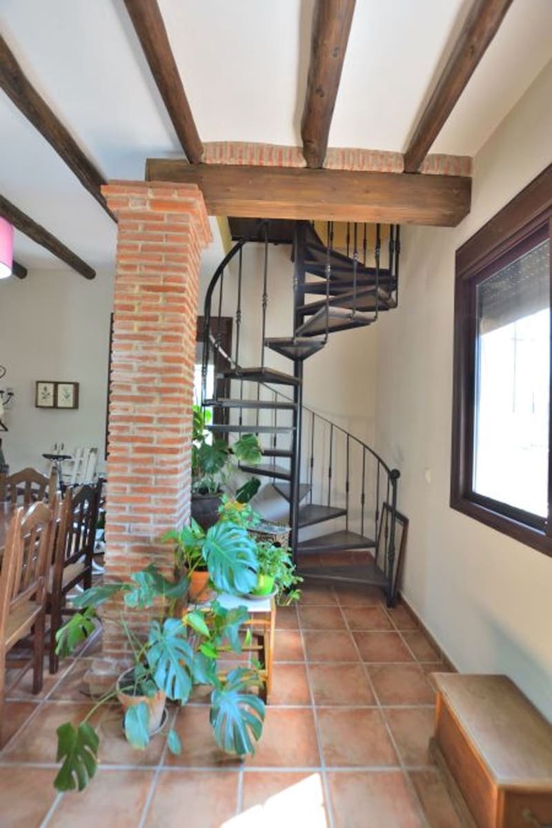 5 bedroom Finca/Country House for sale in Arriate with pool garage - € 430,000 (Ref: 9294138)