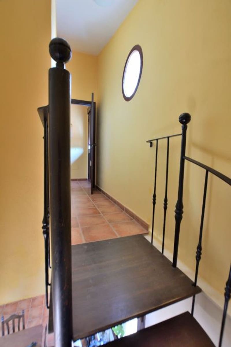 5 bedroom Finca/Country House for sale in Arriate with pool garage - € 430,000 (Ref: 9294138)