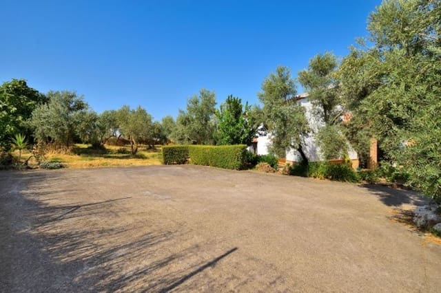 5 soveværelse Finca/Landehus til salg i Arriate med swimmingpool garage - € 430.000 (Ref: 9294138)