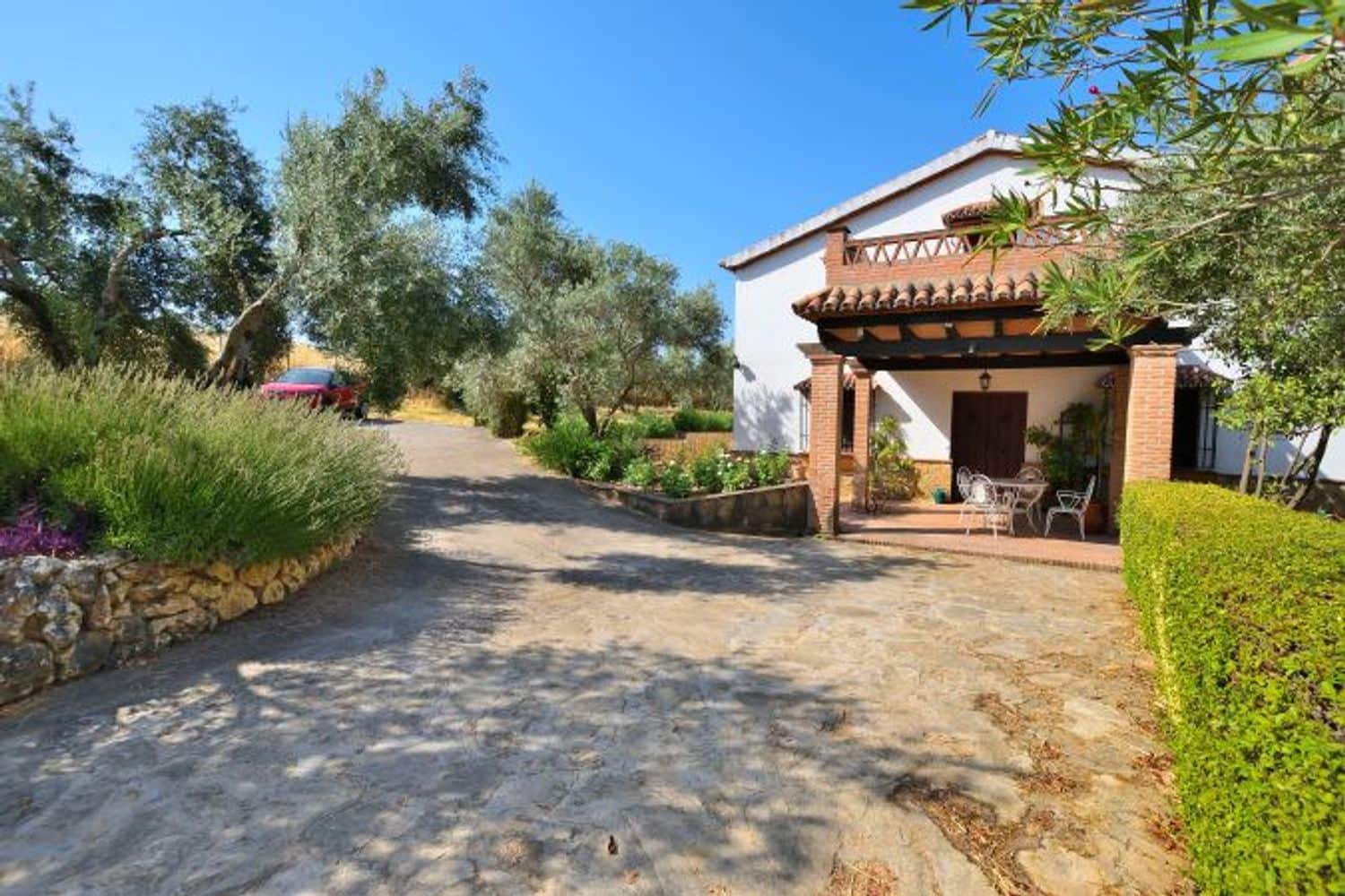 5 bedroom Finca/Country House for sale in Arriate with pool garage - € 430,000 (Ref: 9294138)