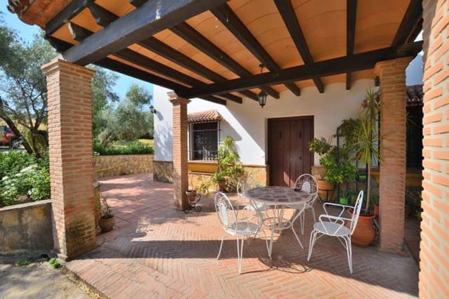 5 soveværelse Finca/Landehus til salg i Arriate med swimmingpool garage - € 430.000 (Ref: 9294138)