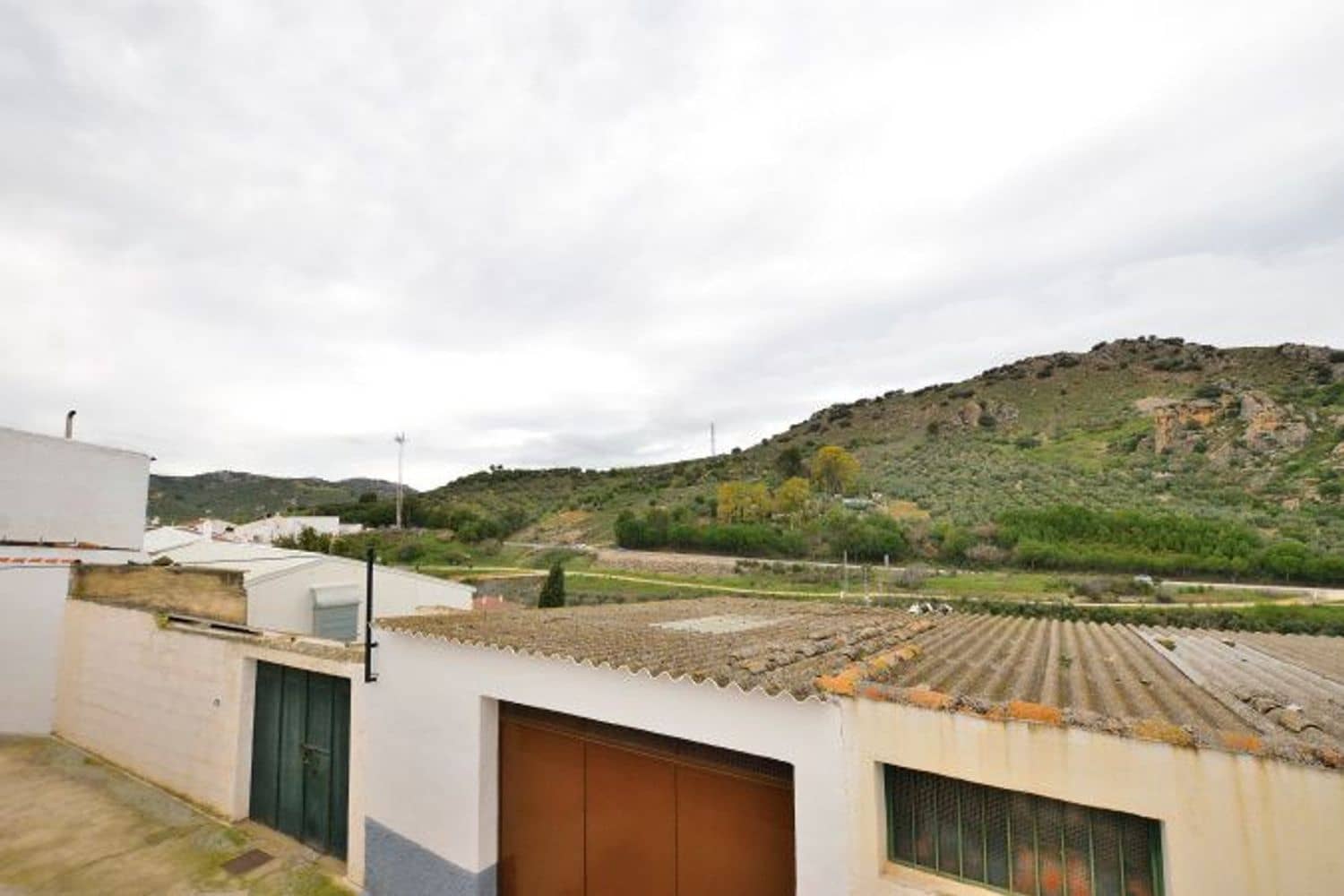 4 sypialnia Dom na sprzedaż w Cuevas del Becerro z garażem - 89 000 € (Ref: 9317056)