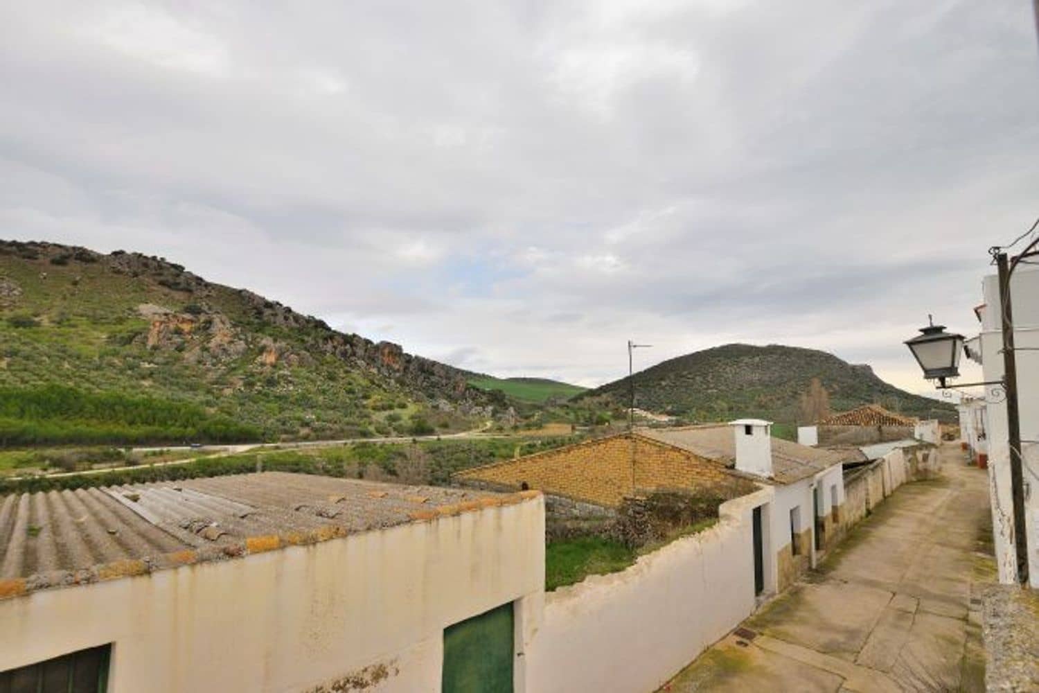 4 sypialnia Dom na sprzedaż w Cuevas del Becerro z garażem - 89 000 € (Ref: 9317056)