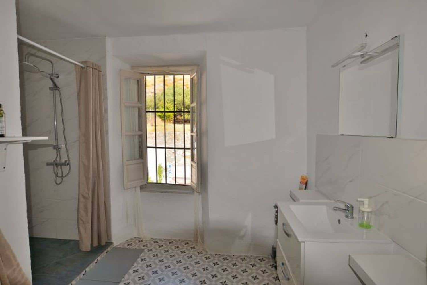 7 bedroom Townhouse for sale in Algodonales with garage - € 199,500 (Ref: 9317057)