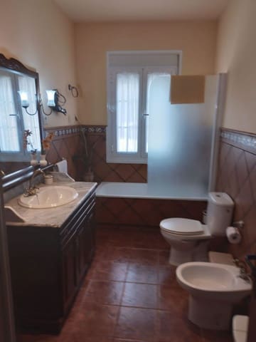 4 bedroom Finca/Country House for rent in Arriate with pool garage - € 1,500 (Ref: 9321460)