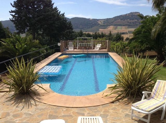 4 bedroom Finca/Country House for rent in Arriate with pool garage - € 1,500 (Ref: 9321460)
