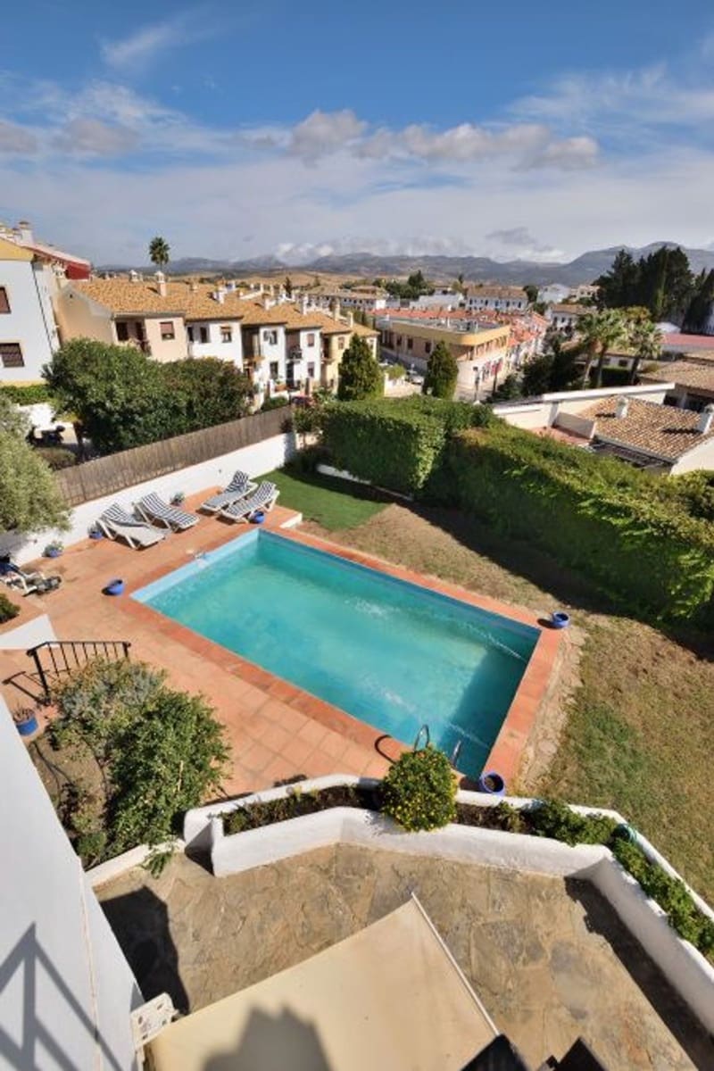 4 soverom Villa til salgs i Ronda med svømmebasseng garasje - € 695 000 (Ref: 9322458)
