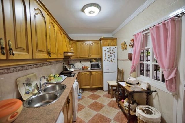 4 soveværelse Lejlighed til salg i Ronda med garage - € 200.000 (Ref: 9371389)