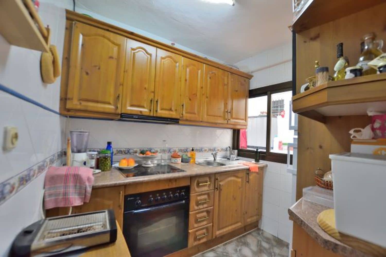 4 bedroom Townhouse for sale in Ronda with garage - € 145,000 (Ref: 9436654)
