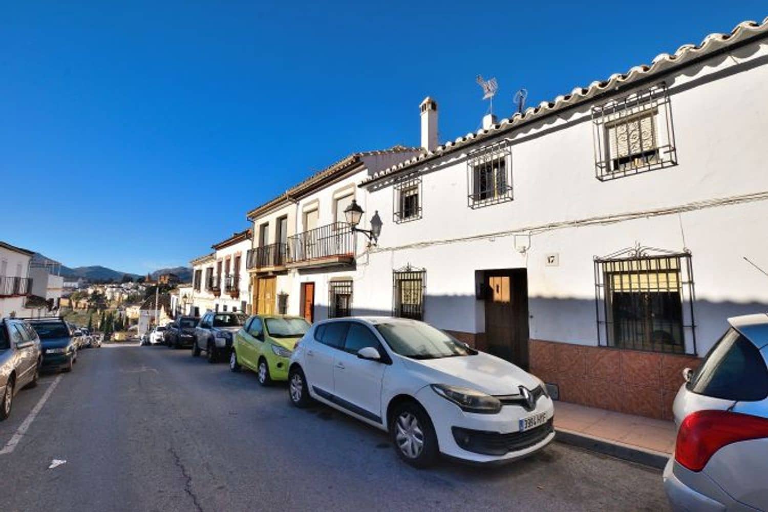 4 bedroom Townhouse for sale in Ronda with garage - € 145,000 (Ref: 9436654)