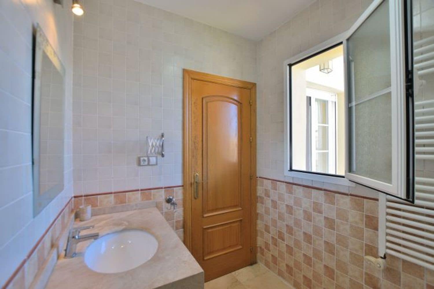3 bedroom Townhouse for sale in Ronda with garage - € 235,000 (Ref: 9523920)