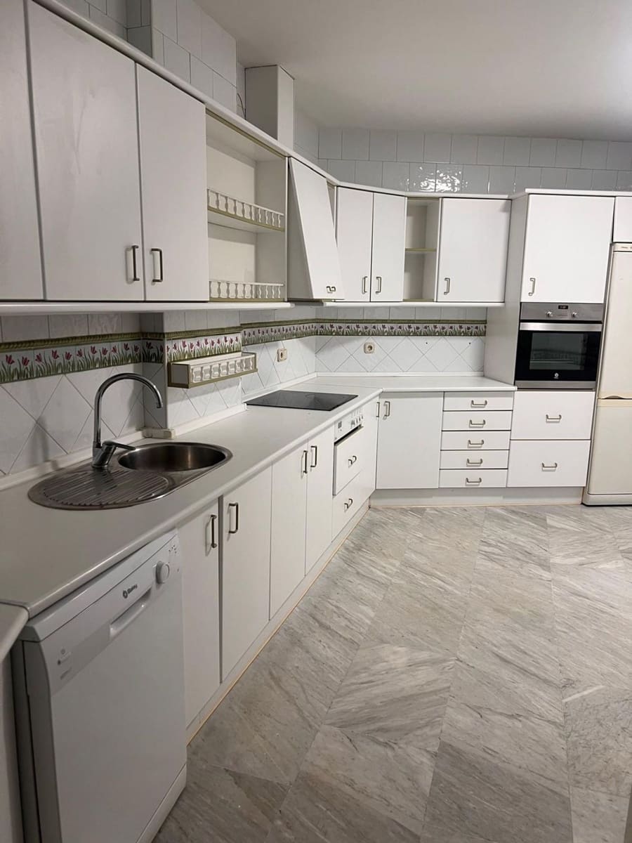 3 bedroom Apartment for rent in Ronda with garage - € 800 (Ref: 9543006)