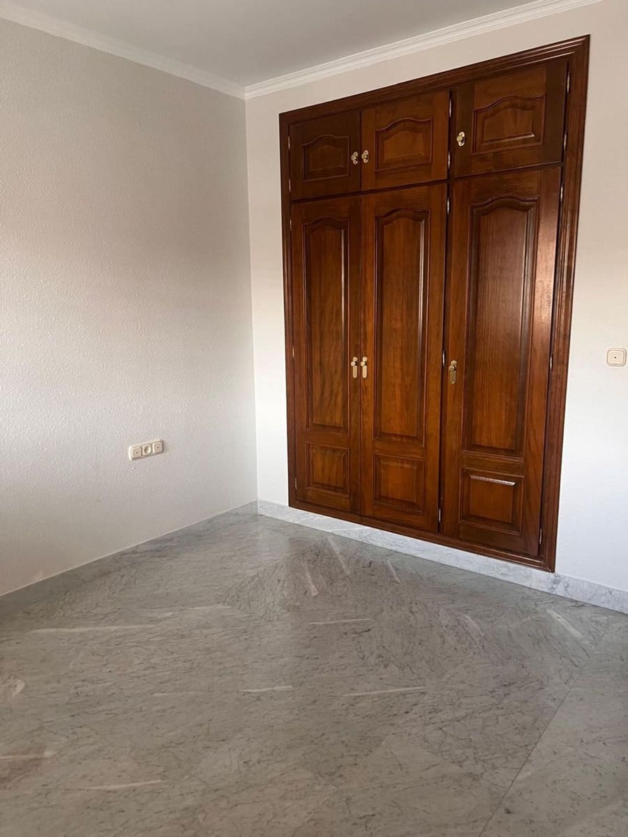 3 bedroom Apartment for rent in Ronda with garage - € 800 (Ref: 9543006)