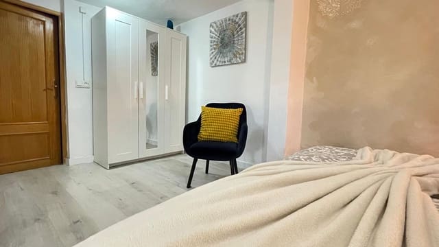 3 makuuhuone Omakotitalo myytävänä paikassa Ronda mukana 
autotalli - 240 000 € (Ref: 9651050)