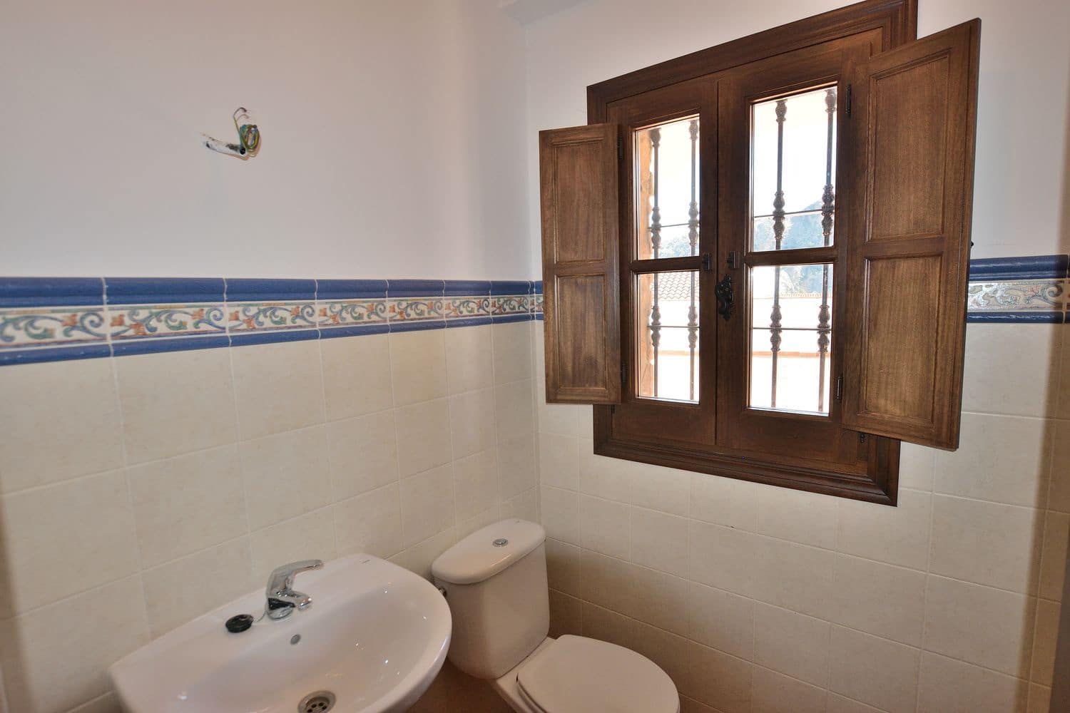 5 soverom Villa til salgs i Montejaque med garasje - € 399 000 (Ref: 9779971)